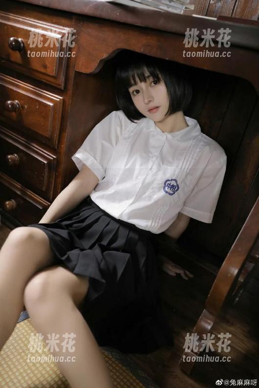 Pia (피아)职业装写真，让你在职场中散发无尽魅力，尽情欣赏这些精彩图片吧！